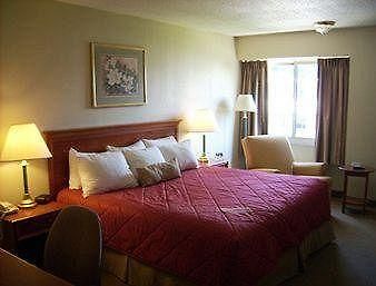 Ramada Burlington Hotel And Conference Center Εξωτερικό φωτογραφία