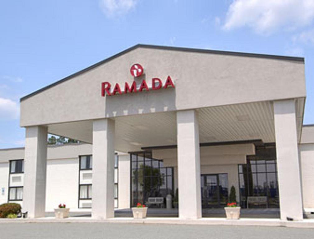 Ramada Burlington Hotel And Conference Center Εξωτερικό φωτογραφία