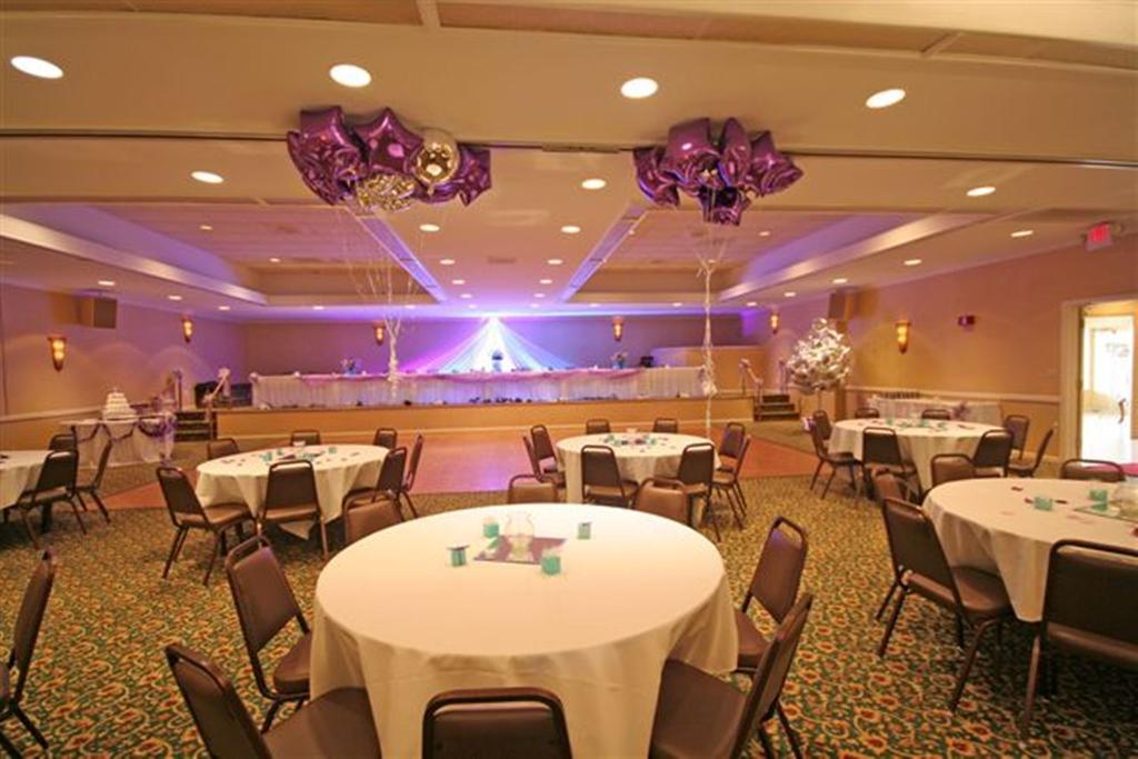Ramada Burlington Hotel And Conference Center Εξωτερικό φωτογραφία