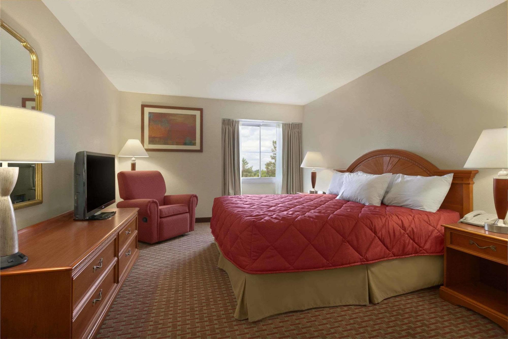 Ramada Burlington Hotel And Conference Center Εξωτερικό φωτογραφία