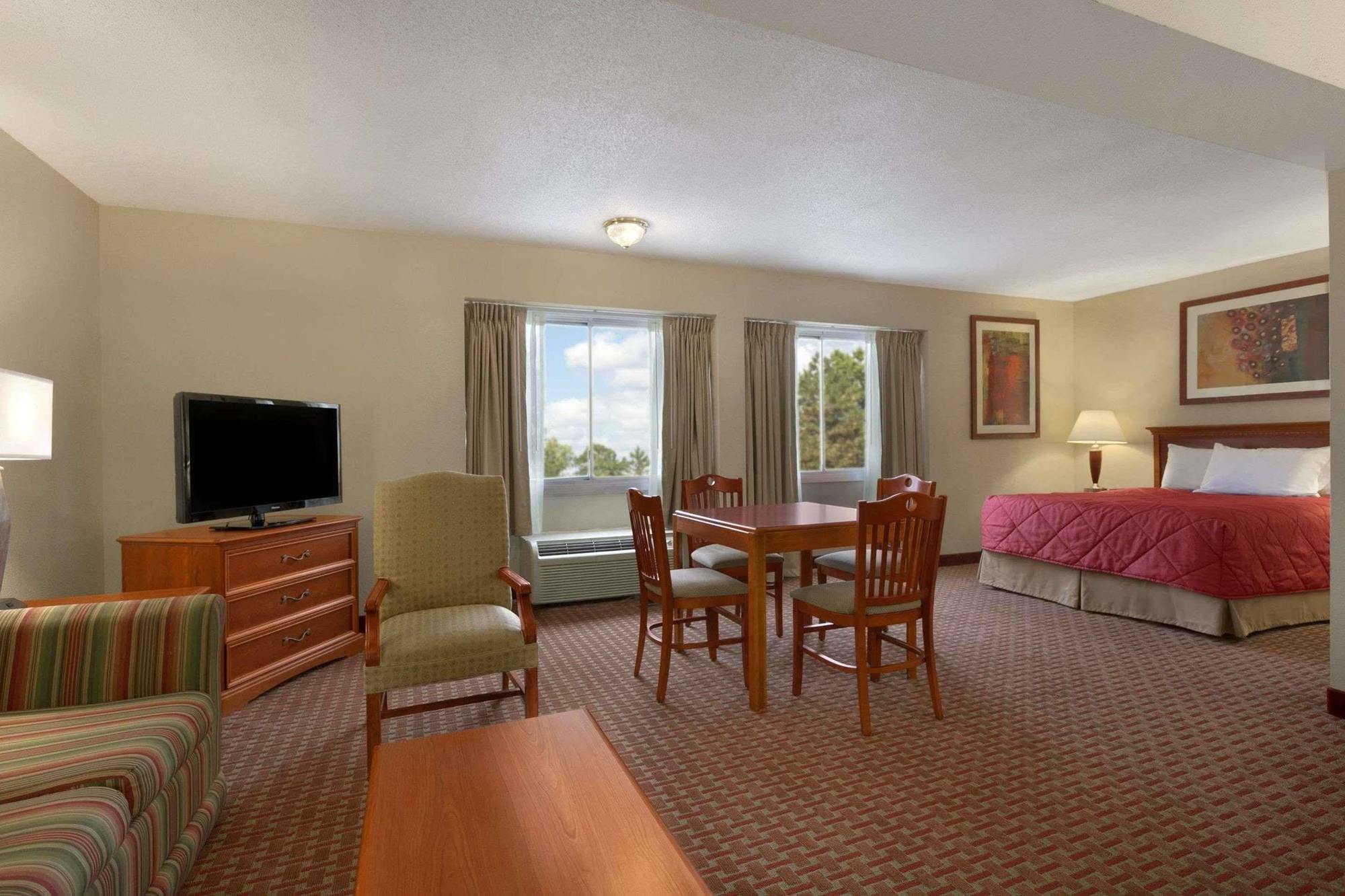 Ramada Burlington Hotel And Conference Center Εξωτερικό φωτογραφία