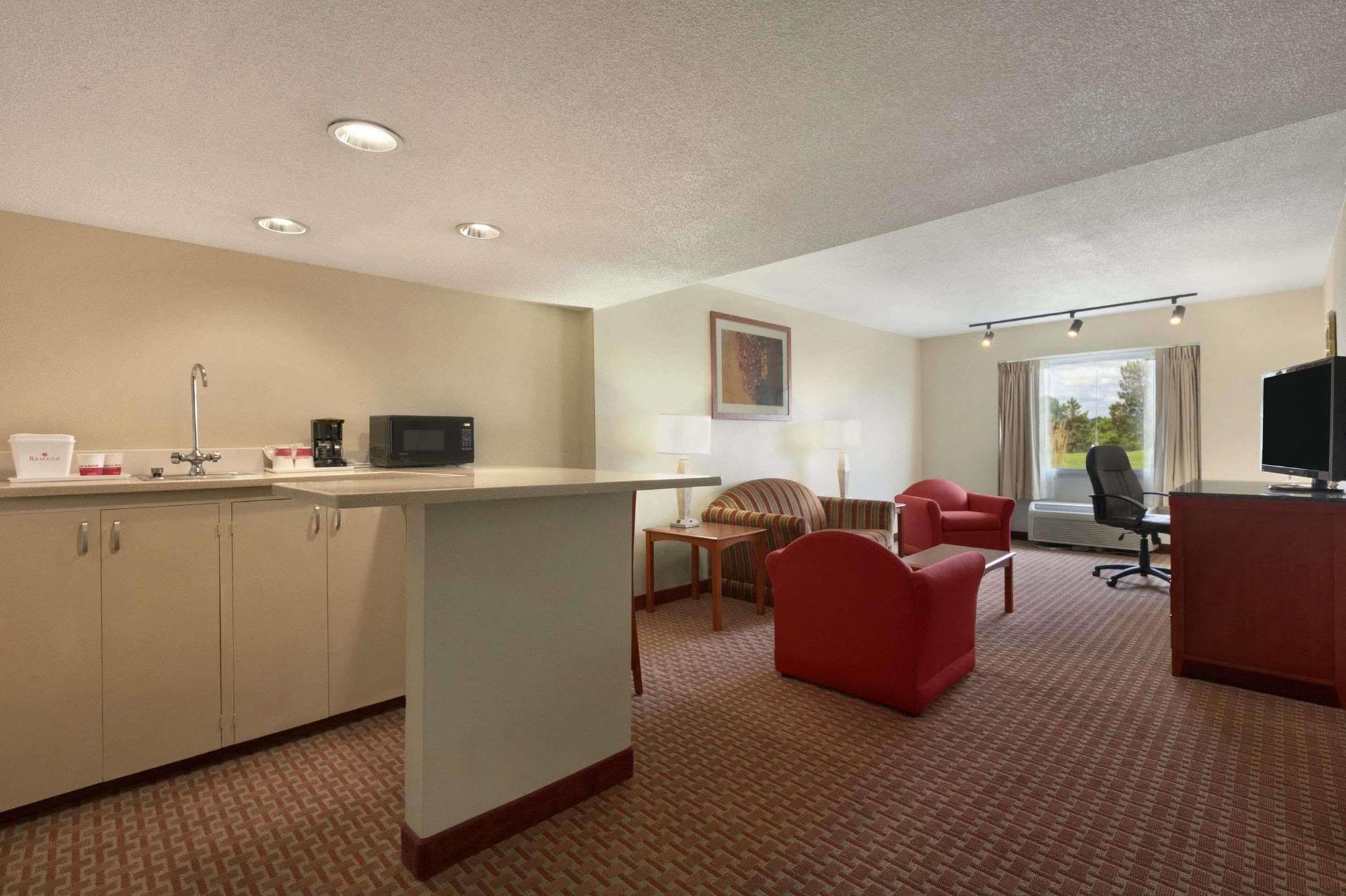 Ramada Burlington Hotel And Conference Center Εξωτερικό φωτογραφία