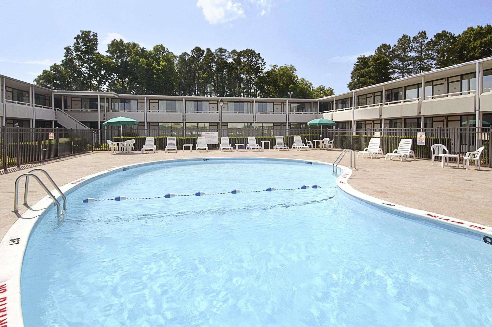 Ramada Burlington Hotel And Conference Center Ανέσεις φωτογραφία